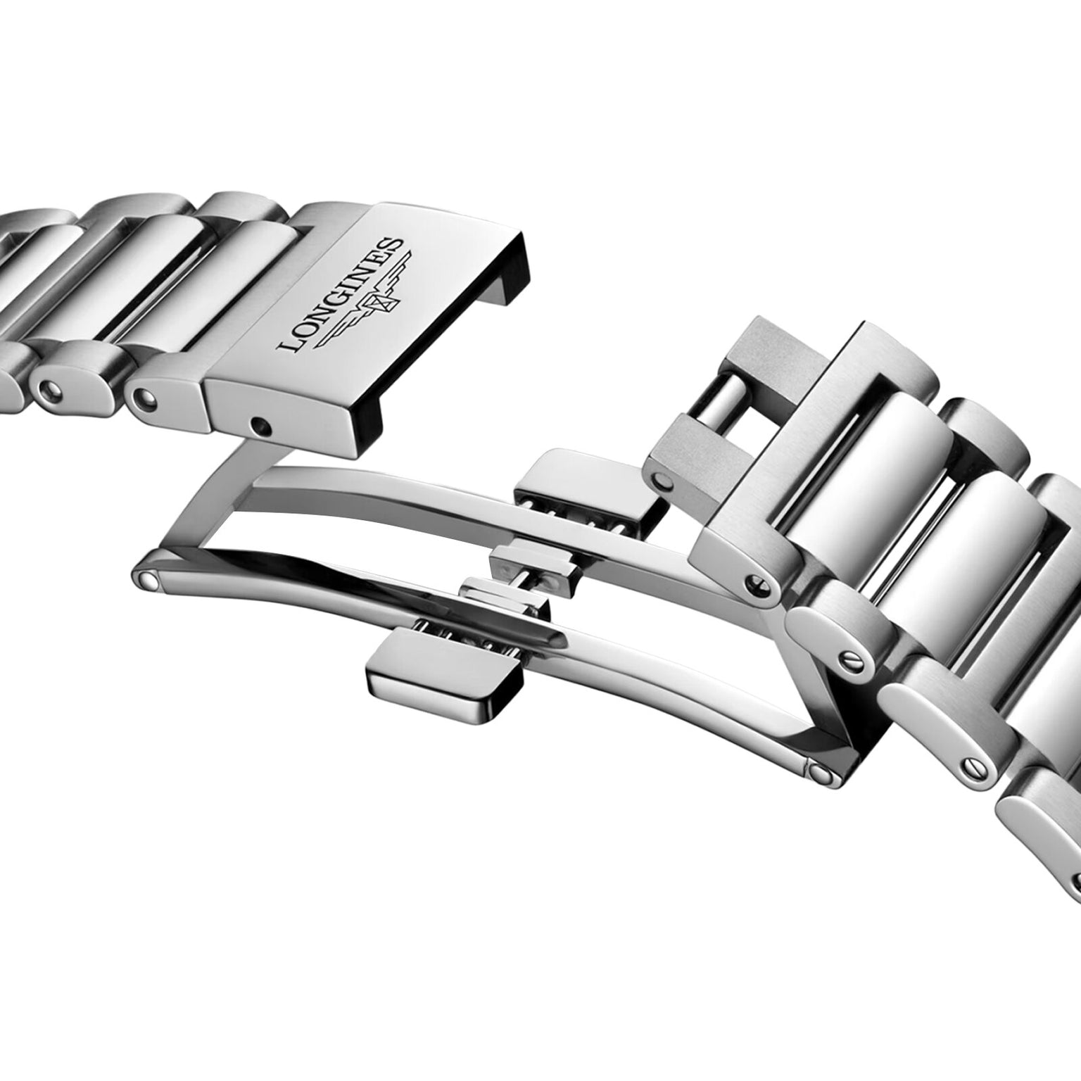 A close-up of the stainless steel bracelet on the Longines Conquest showcases its deployment clasp and engraved logo, emphasizing the collection’s signature quality craftsmanship.