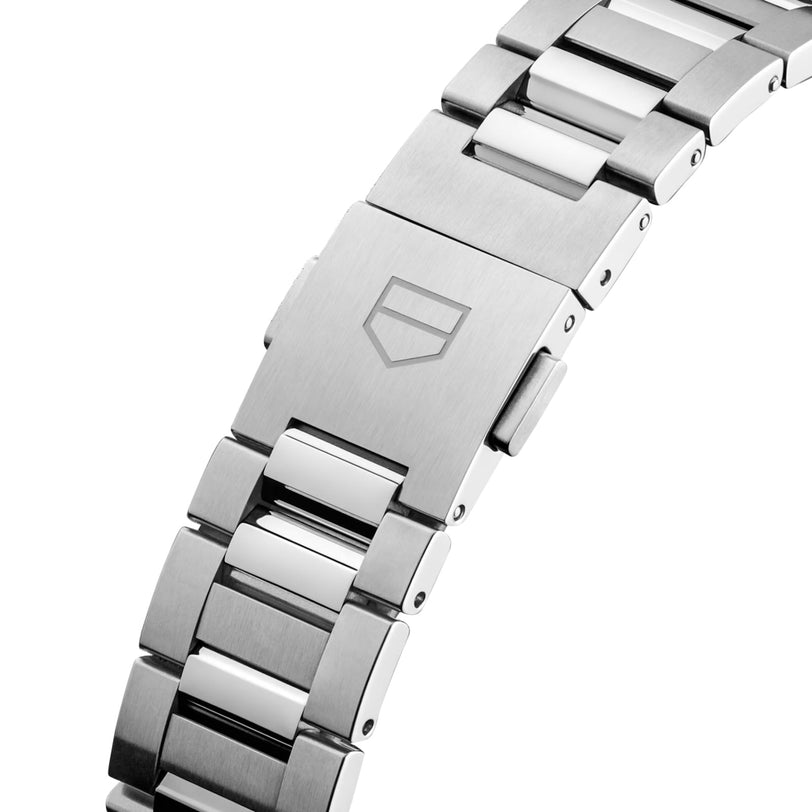 Close-up of the TAG Heuer Carrera Date’s stainless steel bracelet with clasp and engraved shield logo, highlighting its refined steel case and automatic movement.