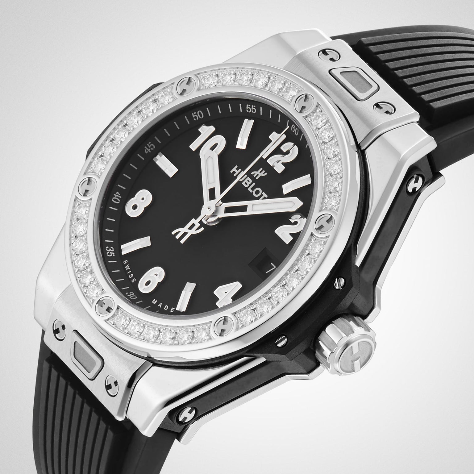 The Hublot Big Bang One Click Steel Diamonds features a diamond-studded bezel, black dial set at 10:09, and a black rubber strap—all crafted in stainless steel for bold elegance.