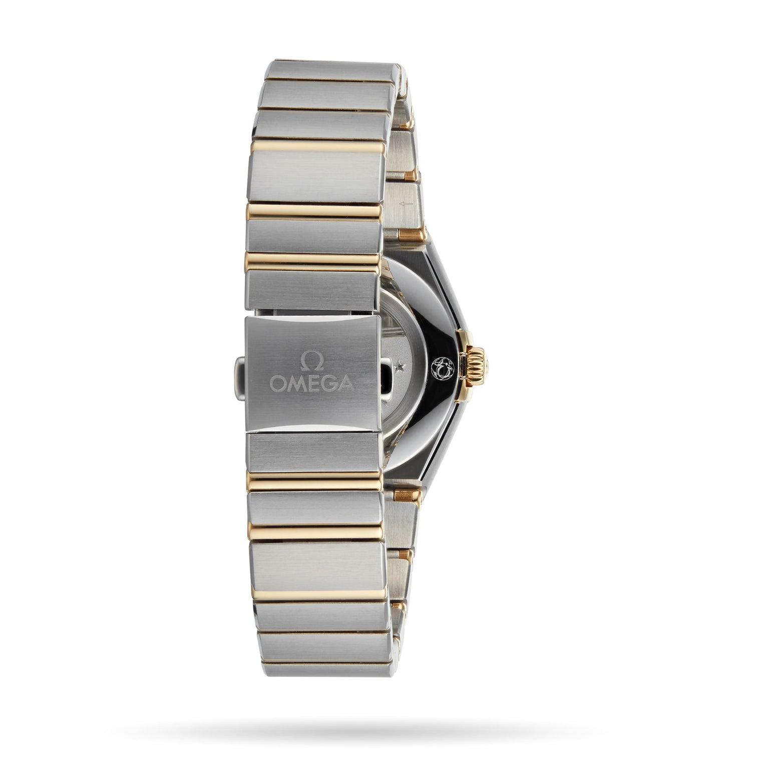 A close-up of the OMEGA Constellation’s two-tone bracelet in 18K yellow gold, showing the Omega logo engraved on the clasp.