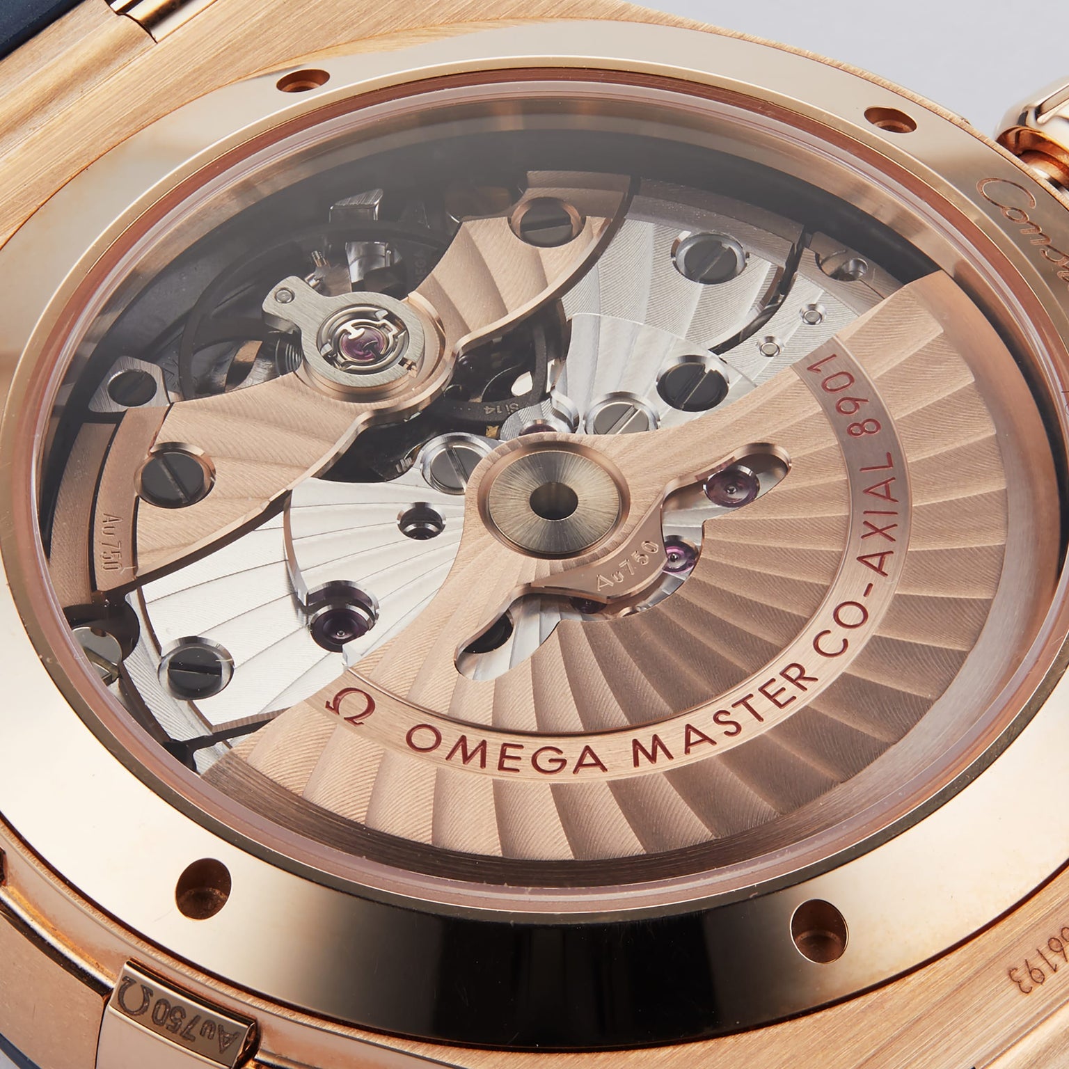 Close-up of the OMEGA Constellation’s Master Co-Axial 8901 calibre movement, visible through the transparent case back, showcases refined Sedna™ gold details that celebrate the collection’s heritage.