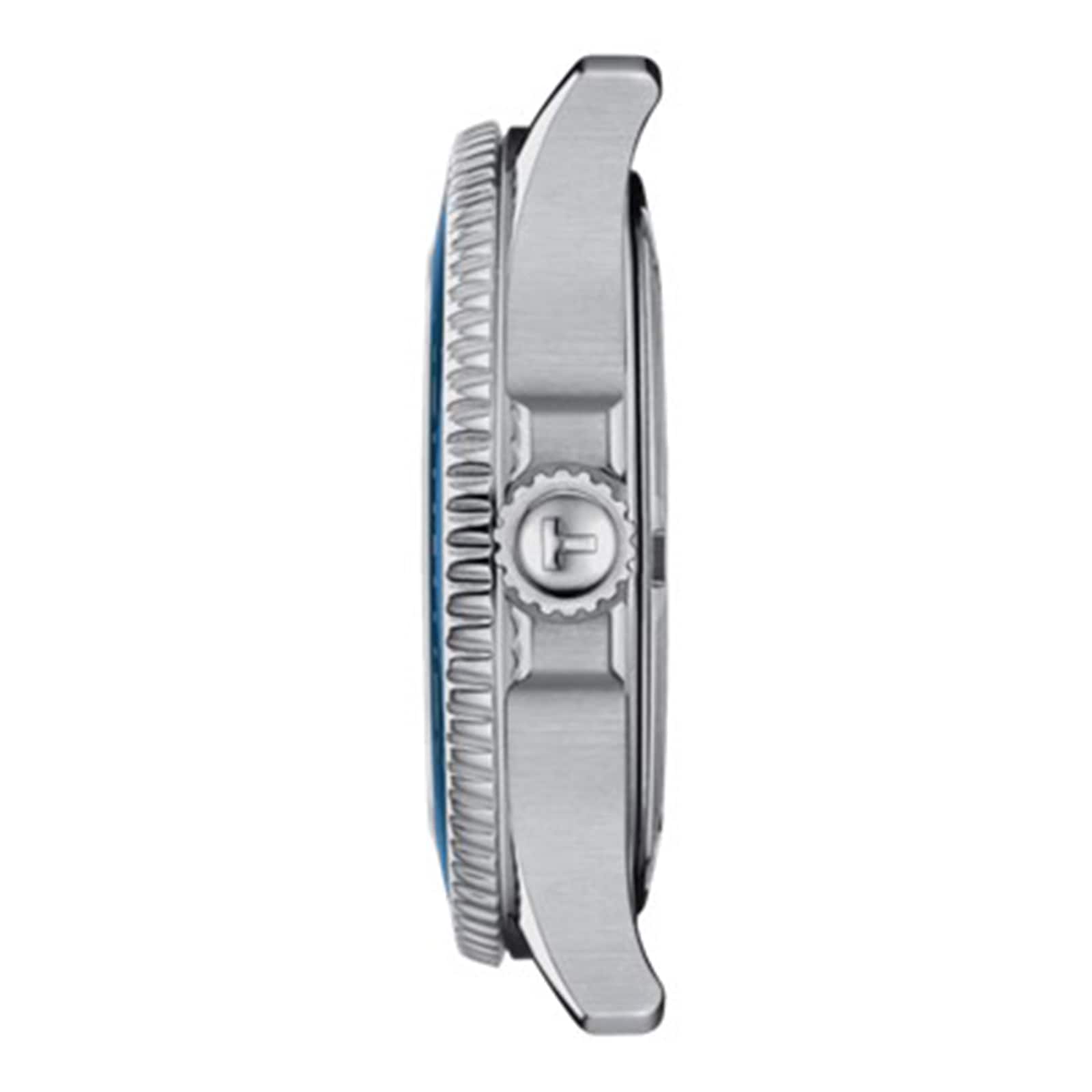 Side view of the Tissot Seastar 1000 stainless steel divers watch case with a textured bezel, T logo crown, and strap lugs. Designed for water resistance and reliable underwater performance.