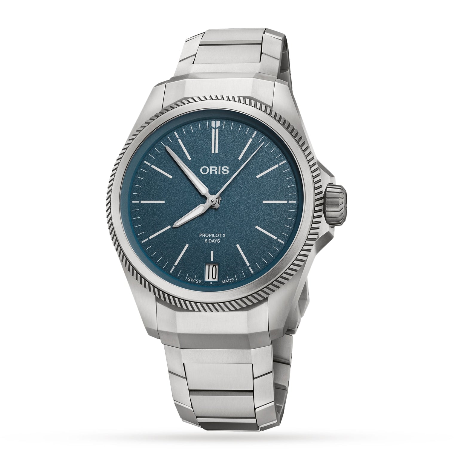 The Oris ProPilot X Calibre 400 features a stainless steel case, blue dial, silver hands and markers, date at 6 o’clock, and metal bracelet—an elegant tribute to aviation heritage.