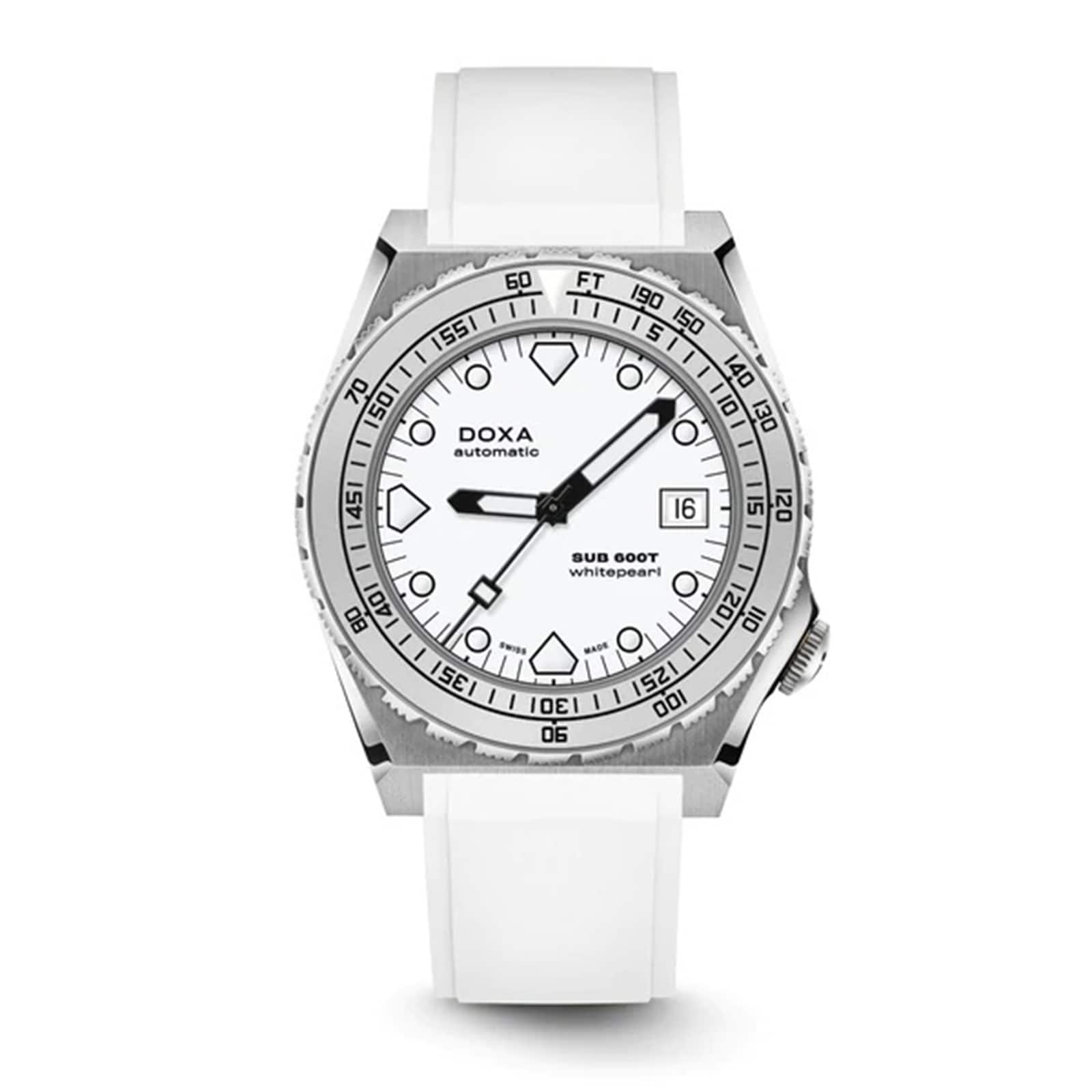 DOXA Sub 600T 862.10.011.23 front on white background