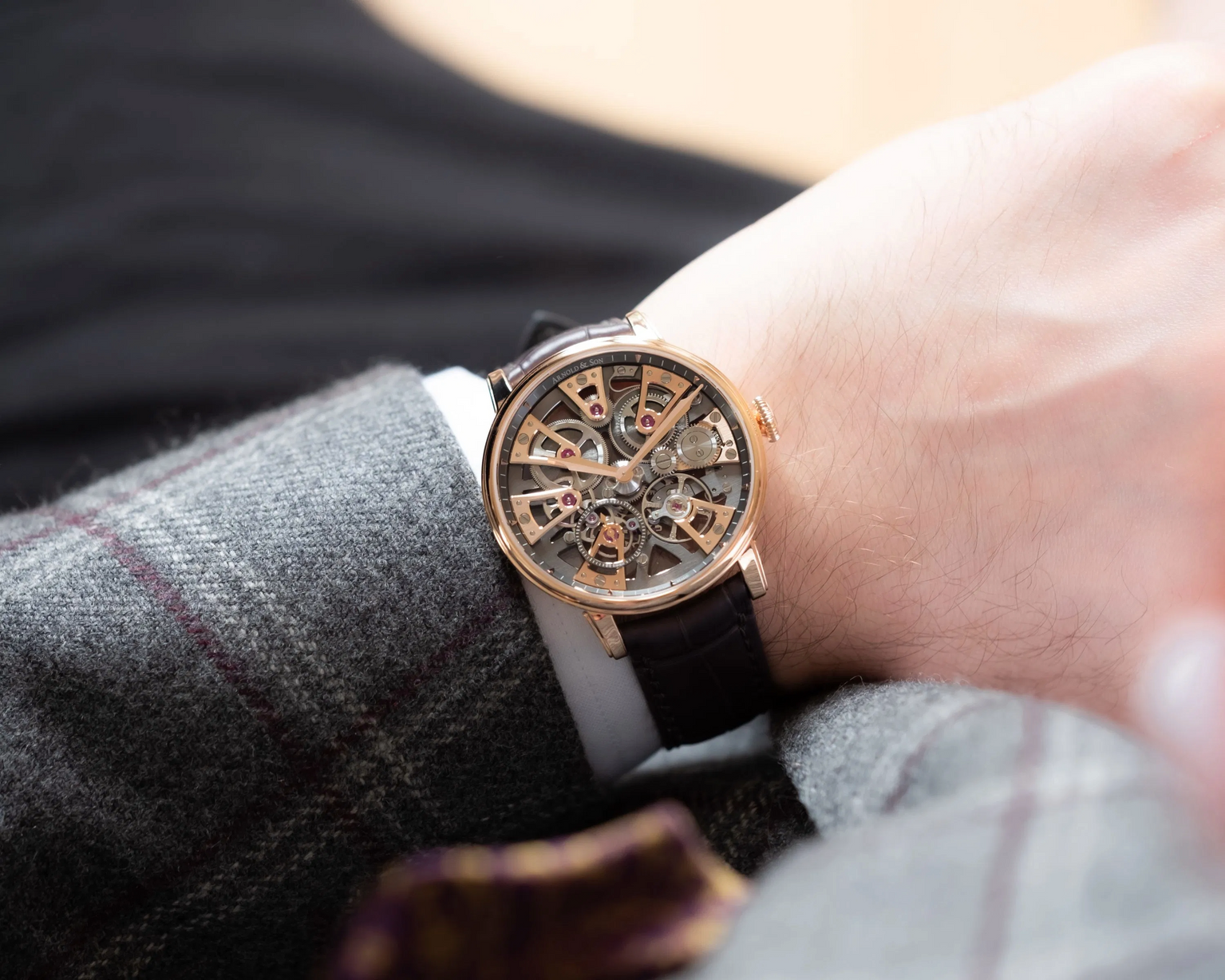 Nebula 38 Red Gold Wrist