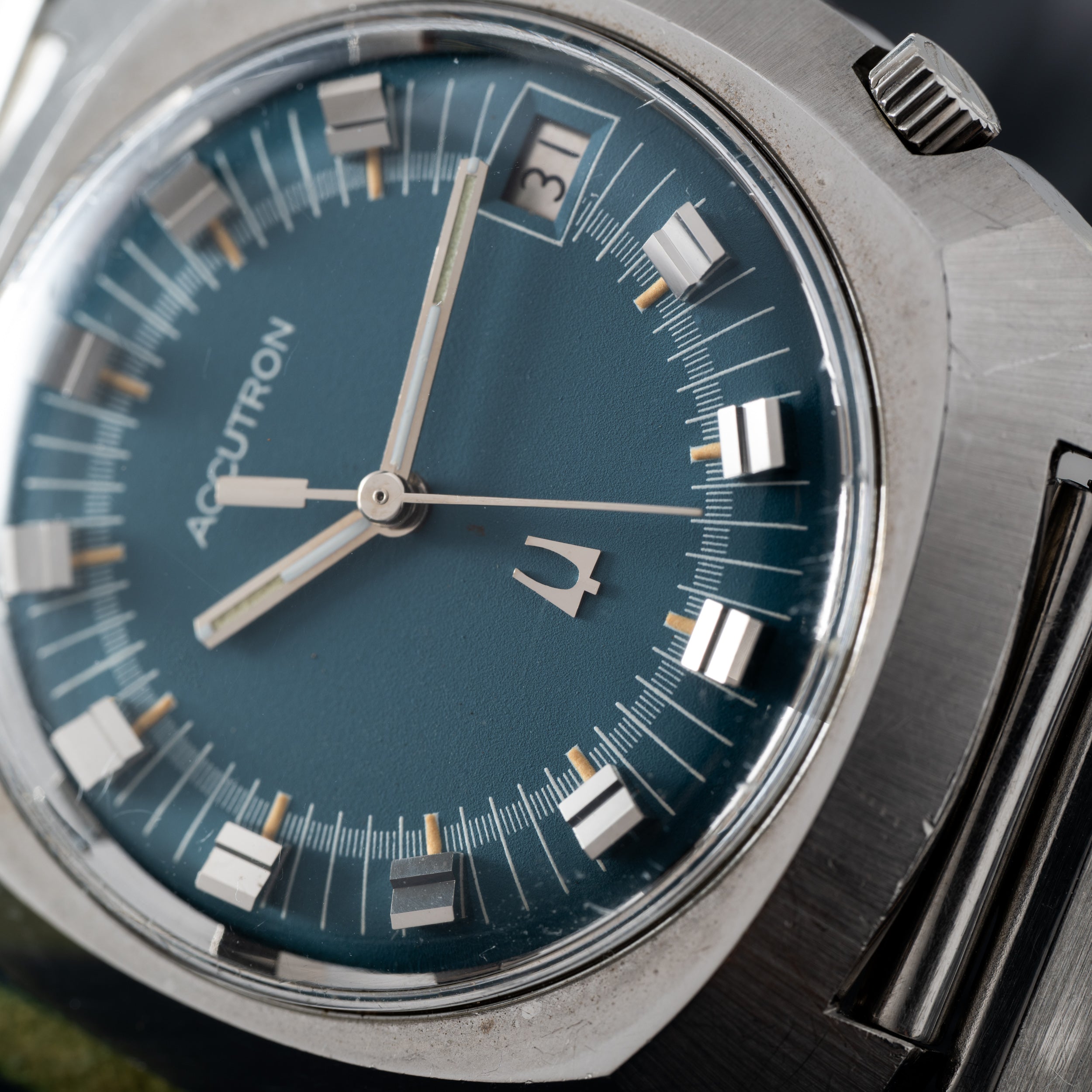 Bulova Accutron 261 'Original' Cushion TV