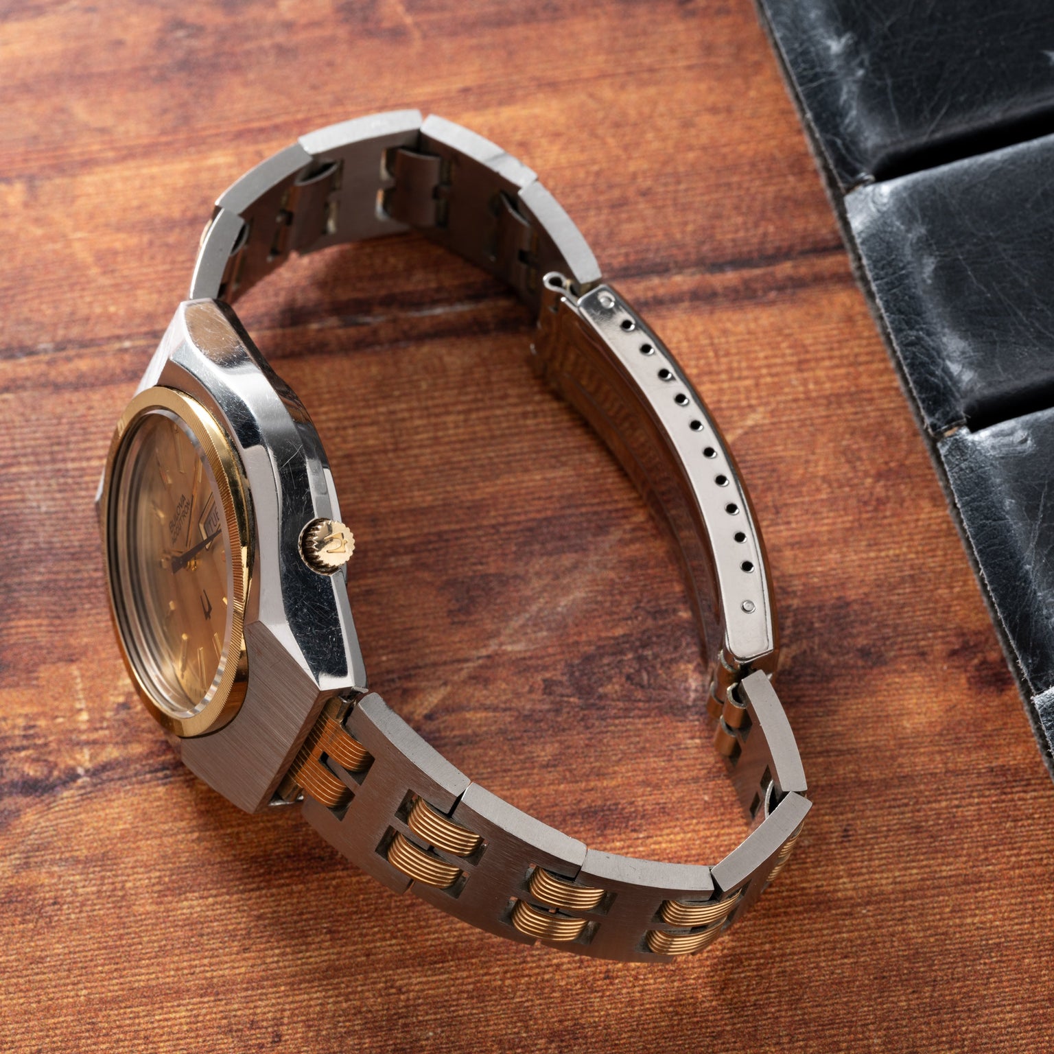 Bulova Accutron  Day-Date 'Holographic'