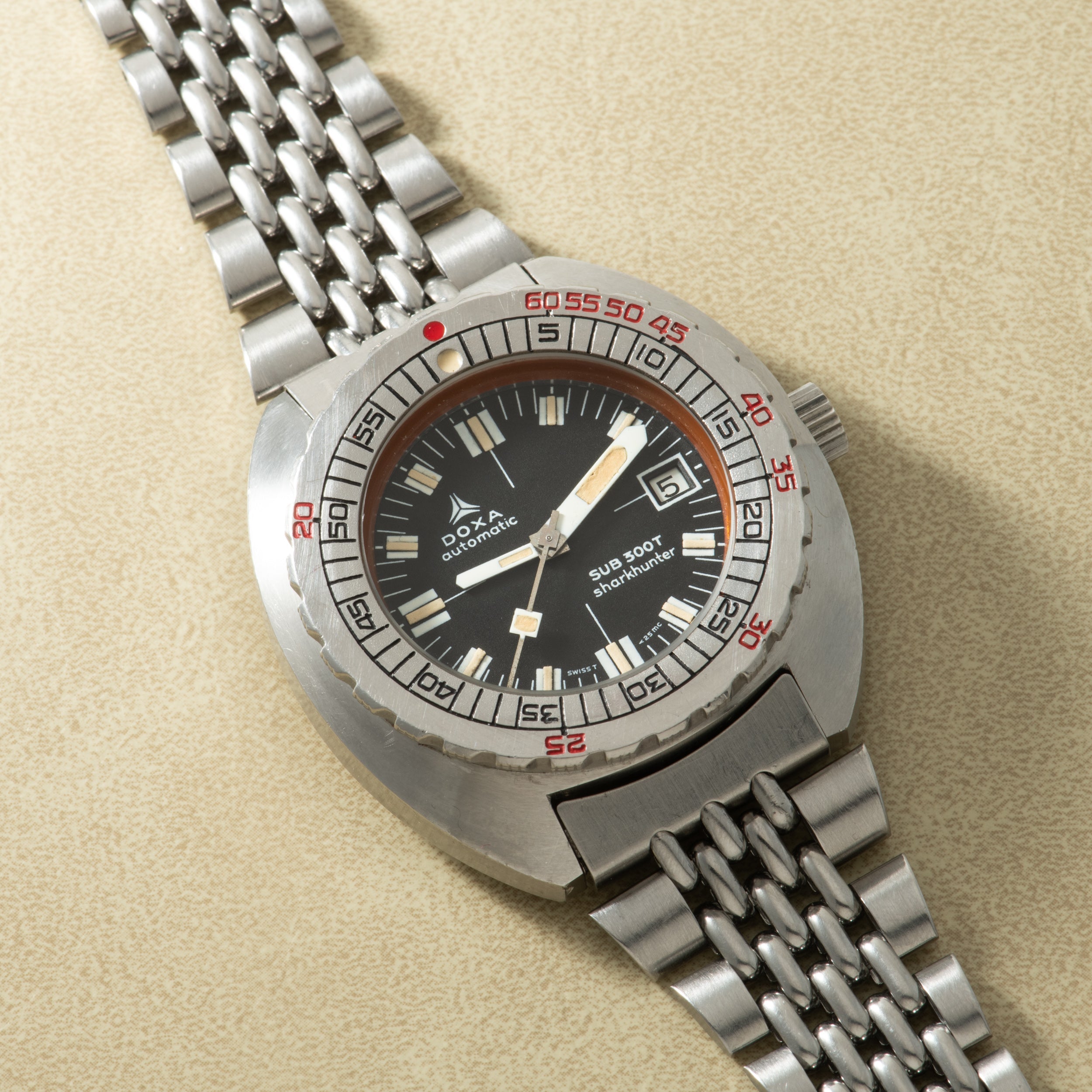 DOXA Sub 300T Sharkhunter