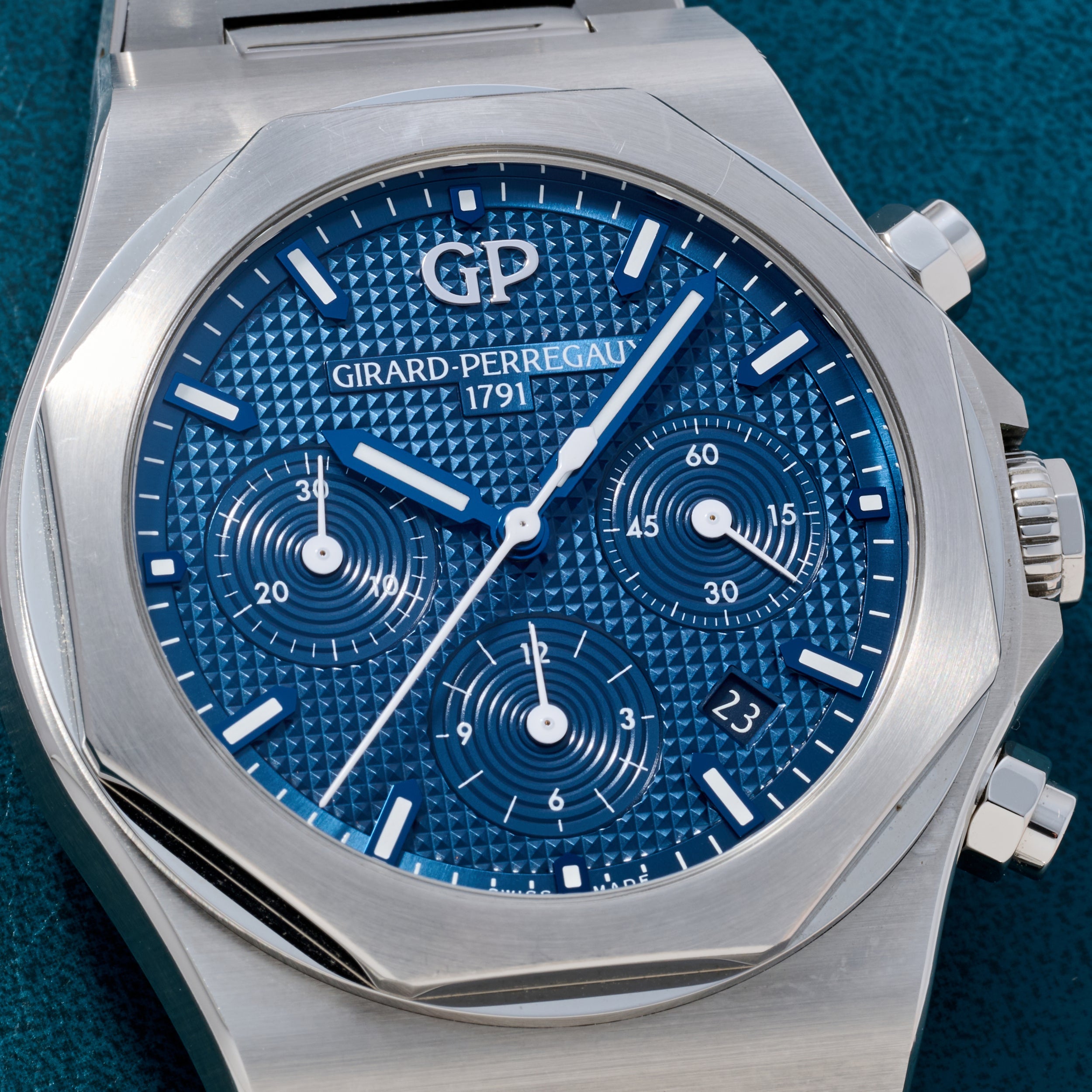 Girard-Perregaux Laureato Chronograph 42