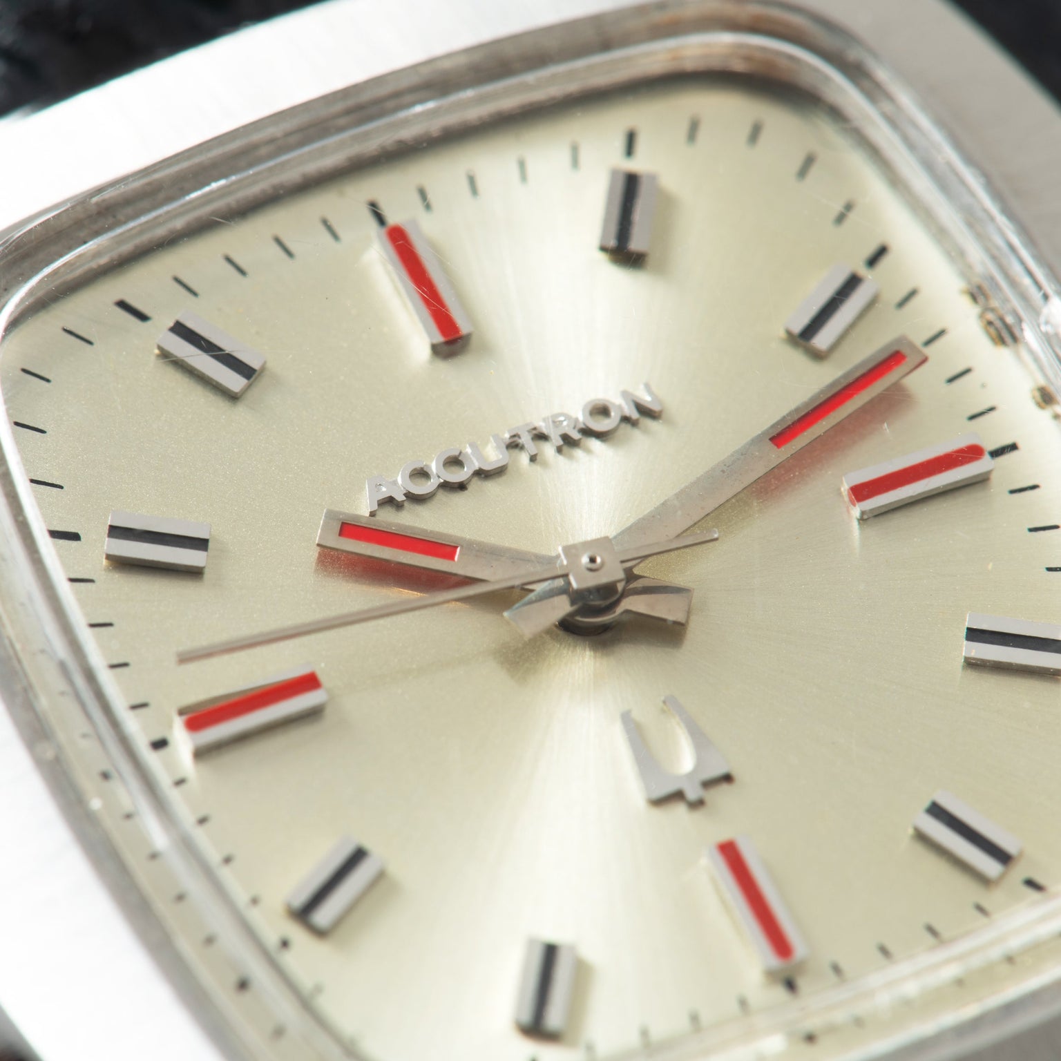 Bulova Accutron 218 'Red Tank'