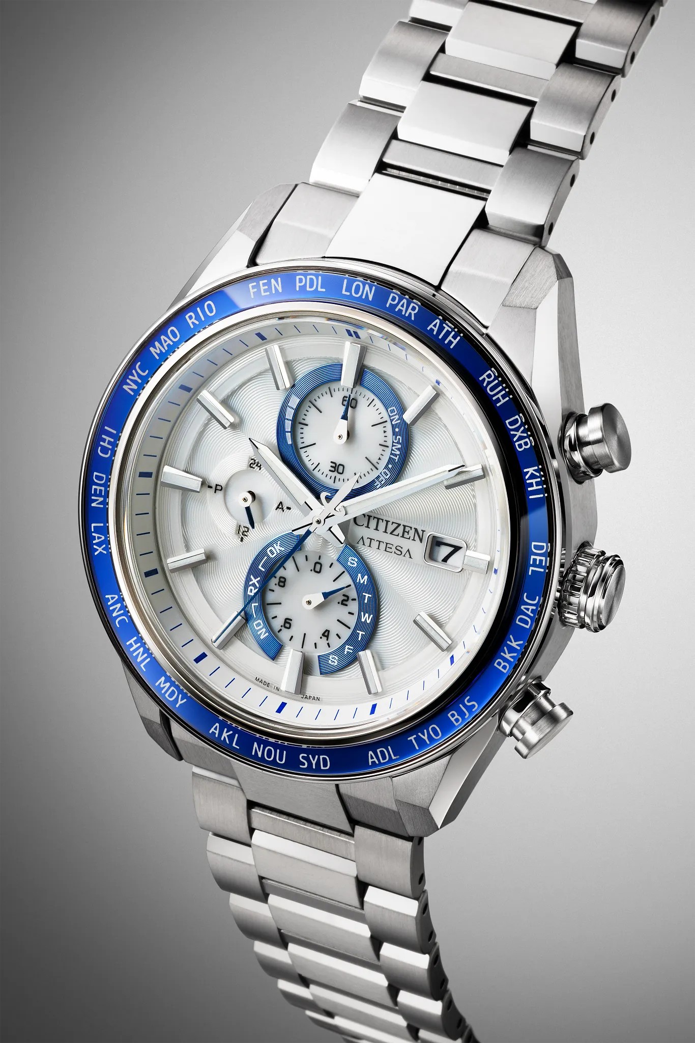 Attesa White | 42mm, Titanium