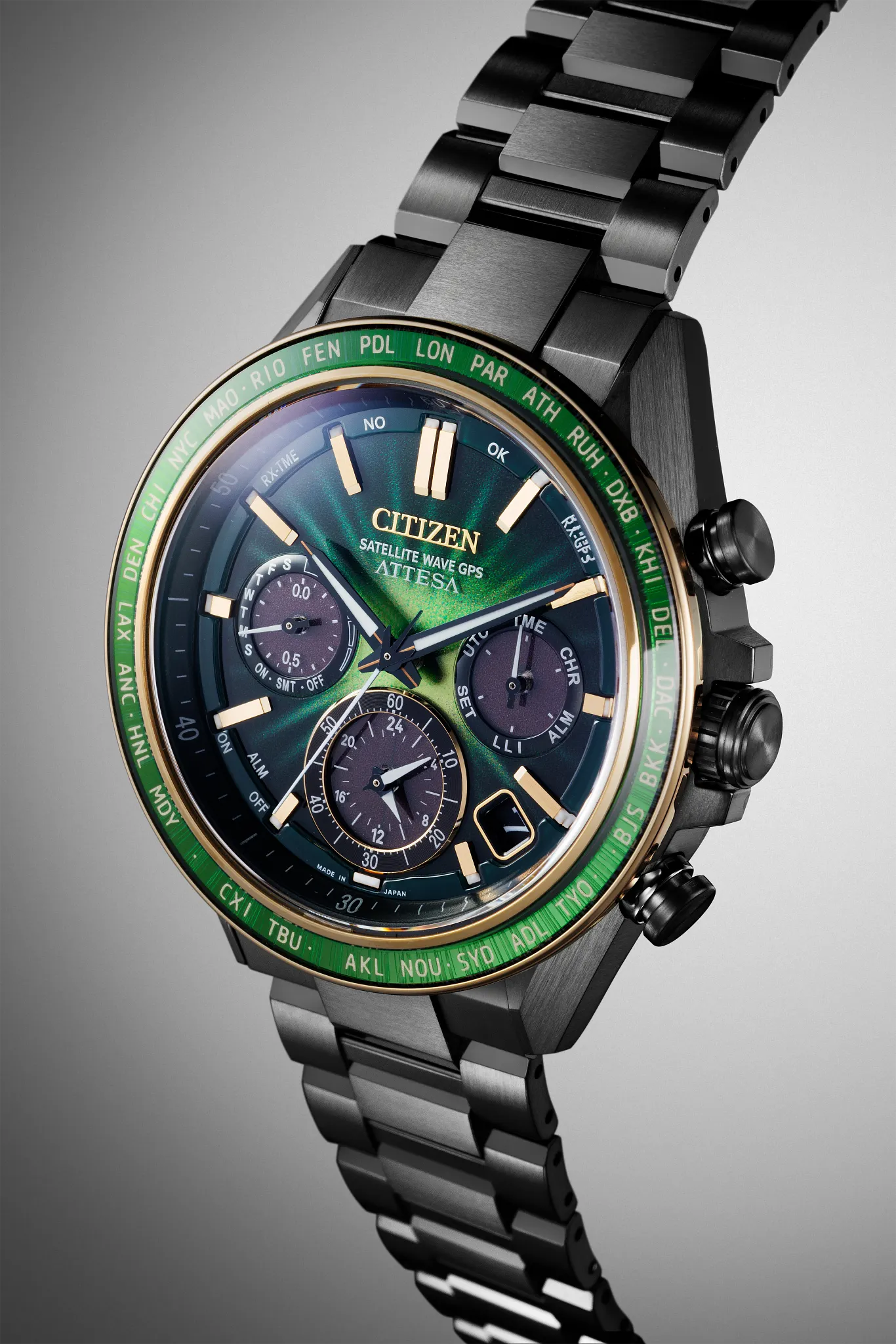 Attesa Green | 44mm, Titanium