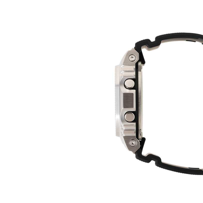 GM-5600M-1 Quartz G Steel Stainless Steel / Resin Silver