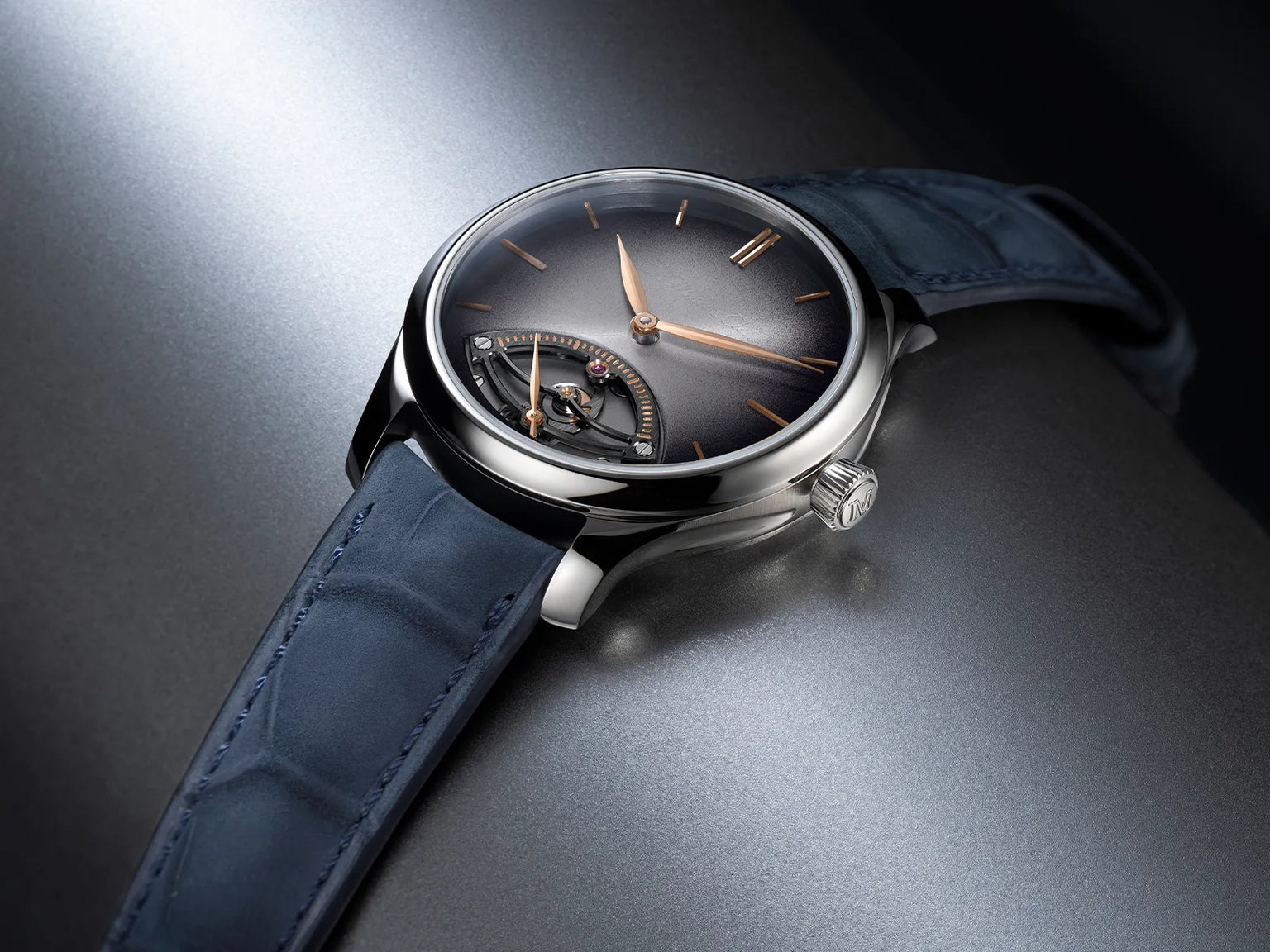 Endeavor Retrograde Seconds Blackor Fumé | 40mm, Stainless Steel